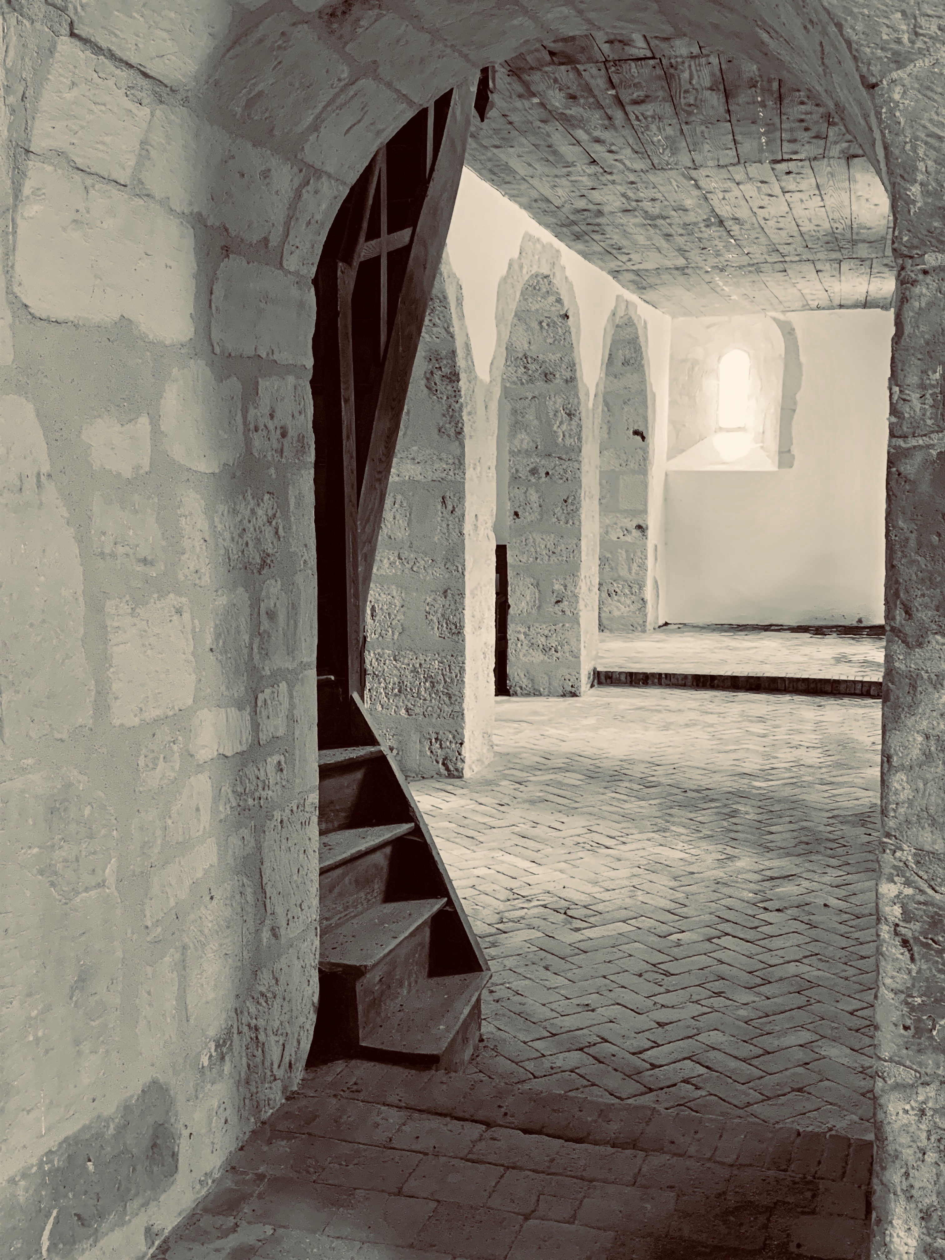 Couloir voûté du clocher de l'église Saint-Clément
