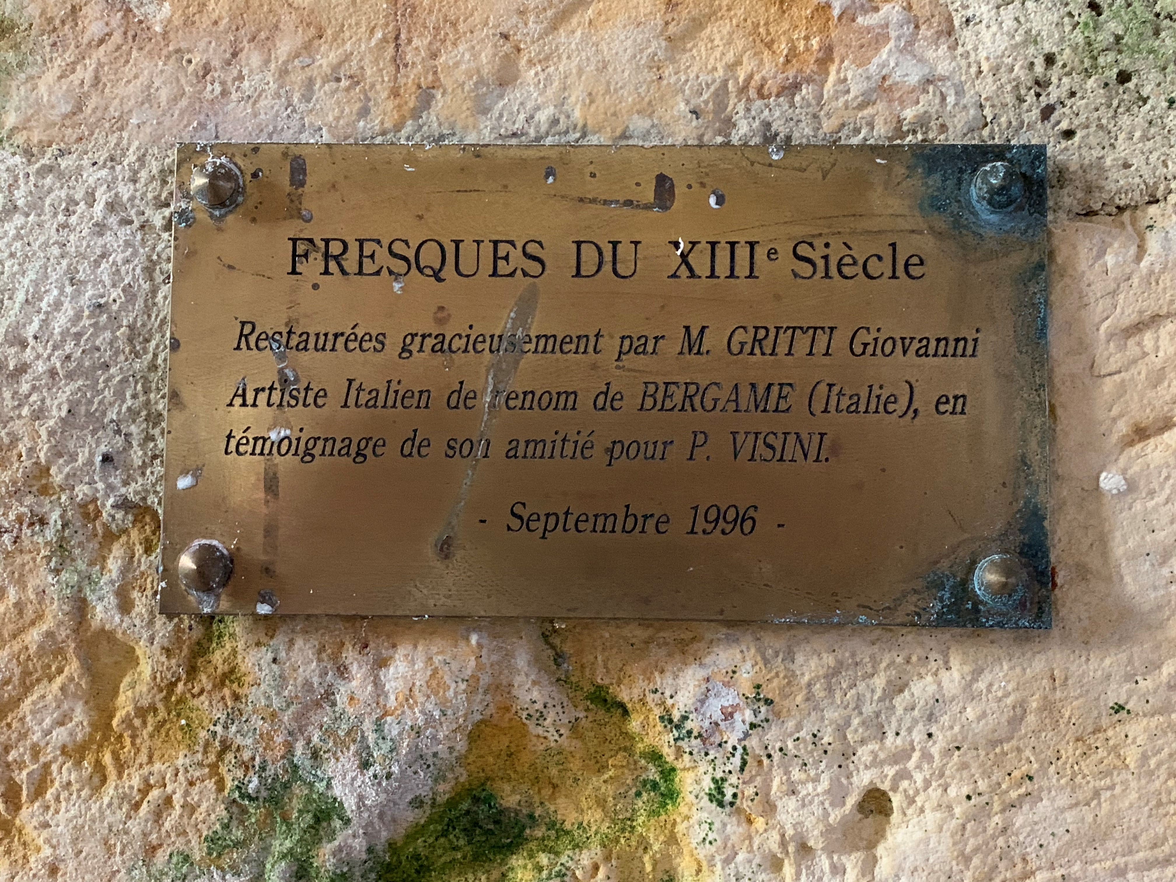 Plaque commémorative gravée : Fresques du XIIIe siècle restaurées par M. Gritti Giovanni, Septembre 1996