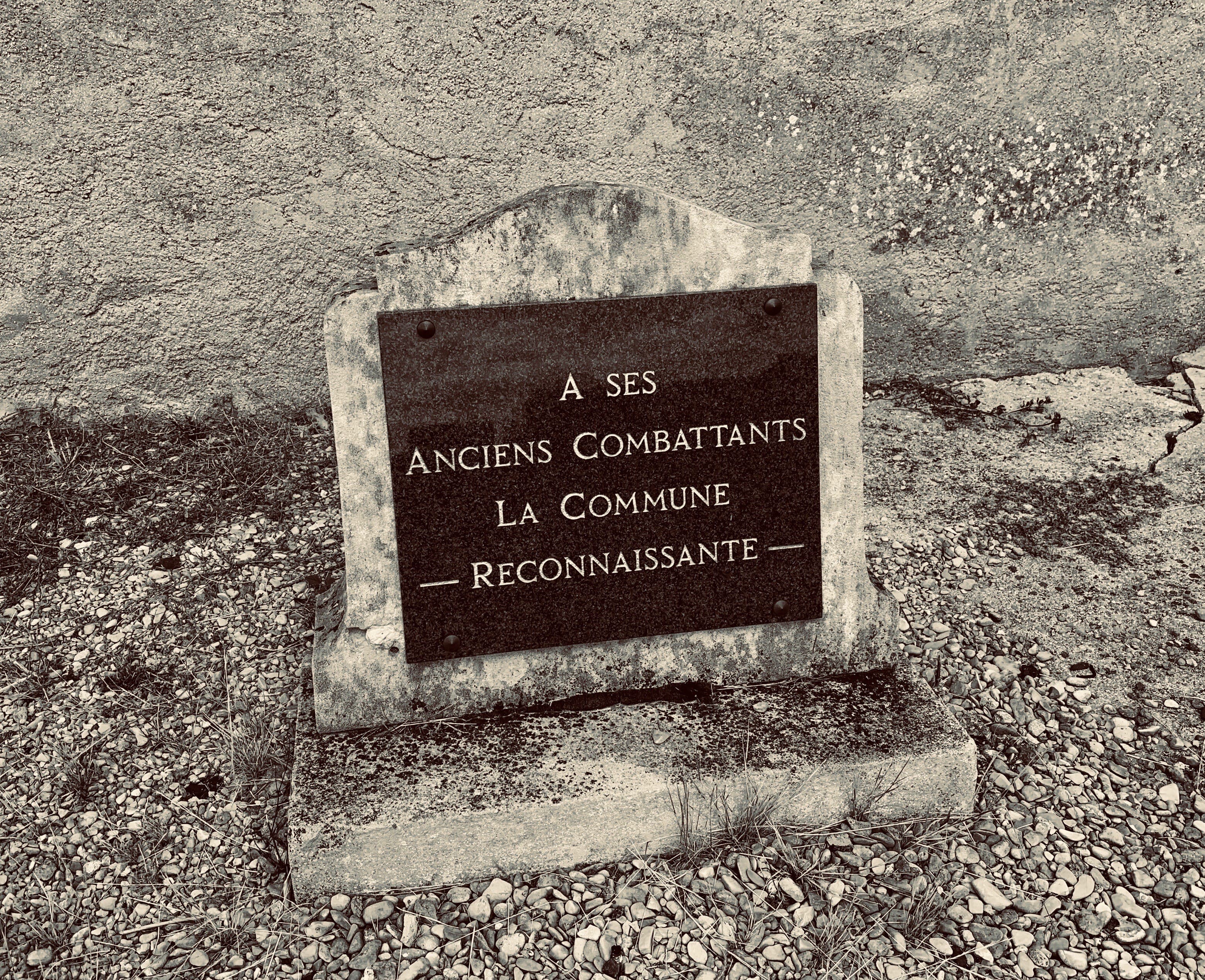 Plaque gravée : À ses Anciens Combattants — La Commune reconnaissante